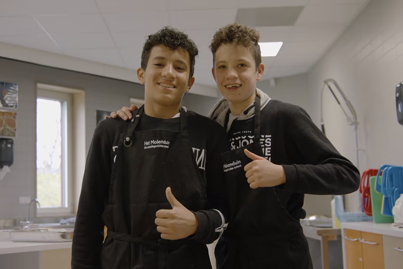 Het Molenduin bereidt jongeren van twaalf tot achttien jaar voor op werken in de branches 'groen', techniek, horeca of verzorging.