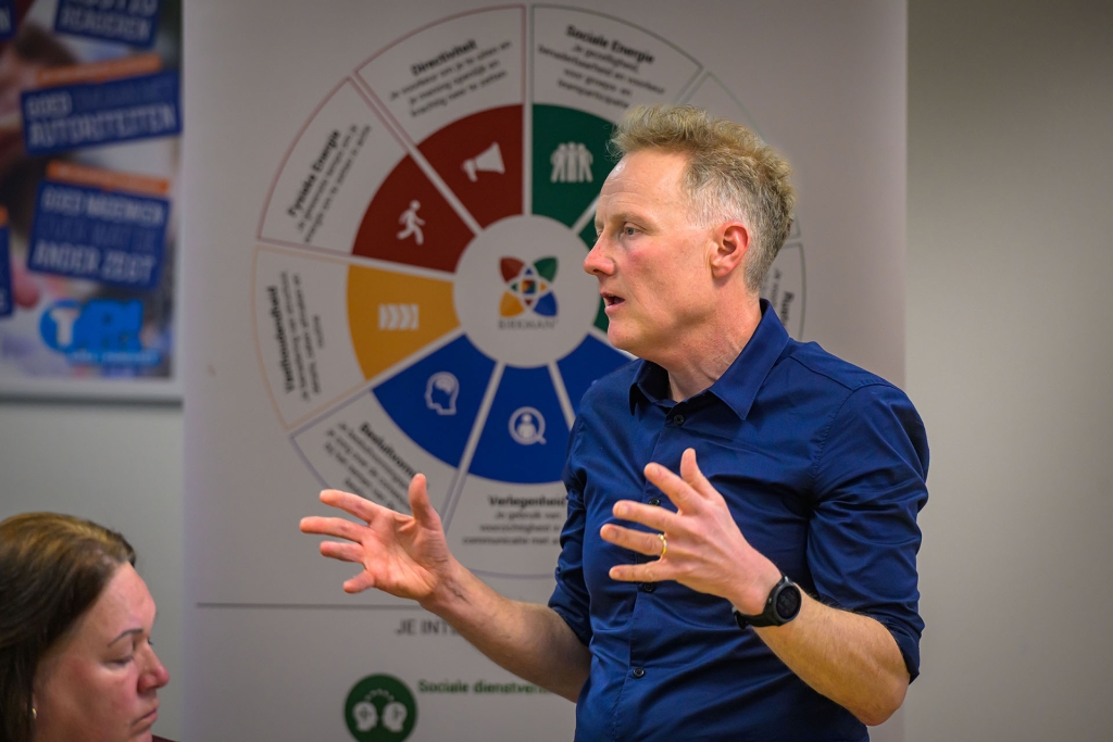 Alle scholen voor voortgezet speciaal onderwijs met een arbeidsroute werken samen in impactteam Duurzame arbeidstoeleiding. Collega’s ontwikkelden samen het fasemodel om jongeren goed voorbereid aan het werk te laten gaan en zijn nu bezig met versterking van loopbaanoriëntatie- en begeleiding.